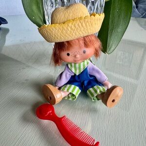 Vintage Huckleberry Pie Strawberry Shortcake Doll and in good condition.